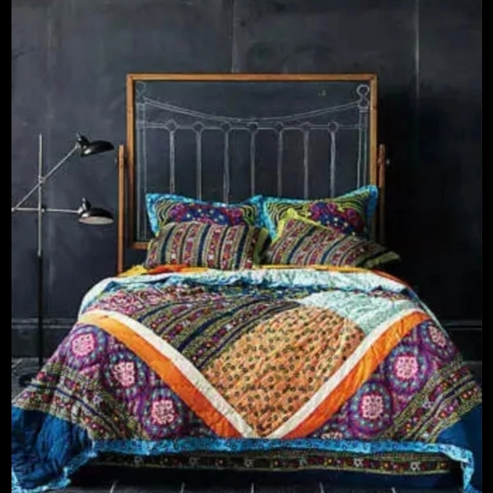 Queen Anthropologie Quilt w/ 1 STANDARD SHAM & 1 Euro Sham